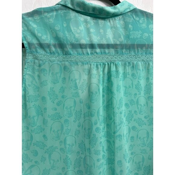 Buffalo David Bitton Lg Sheer Green Skull and Roses with Lace Placket Tie Front - Picture 5 of 6